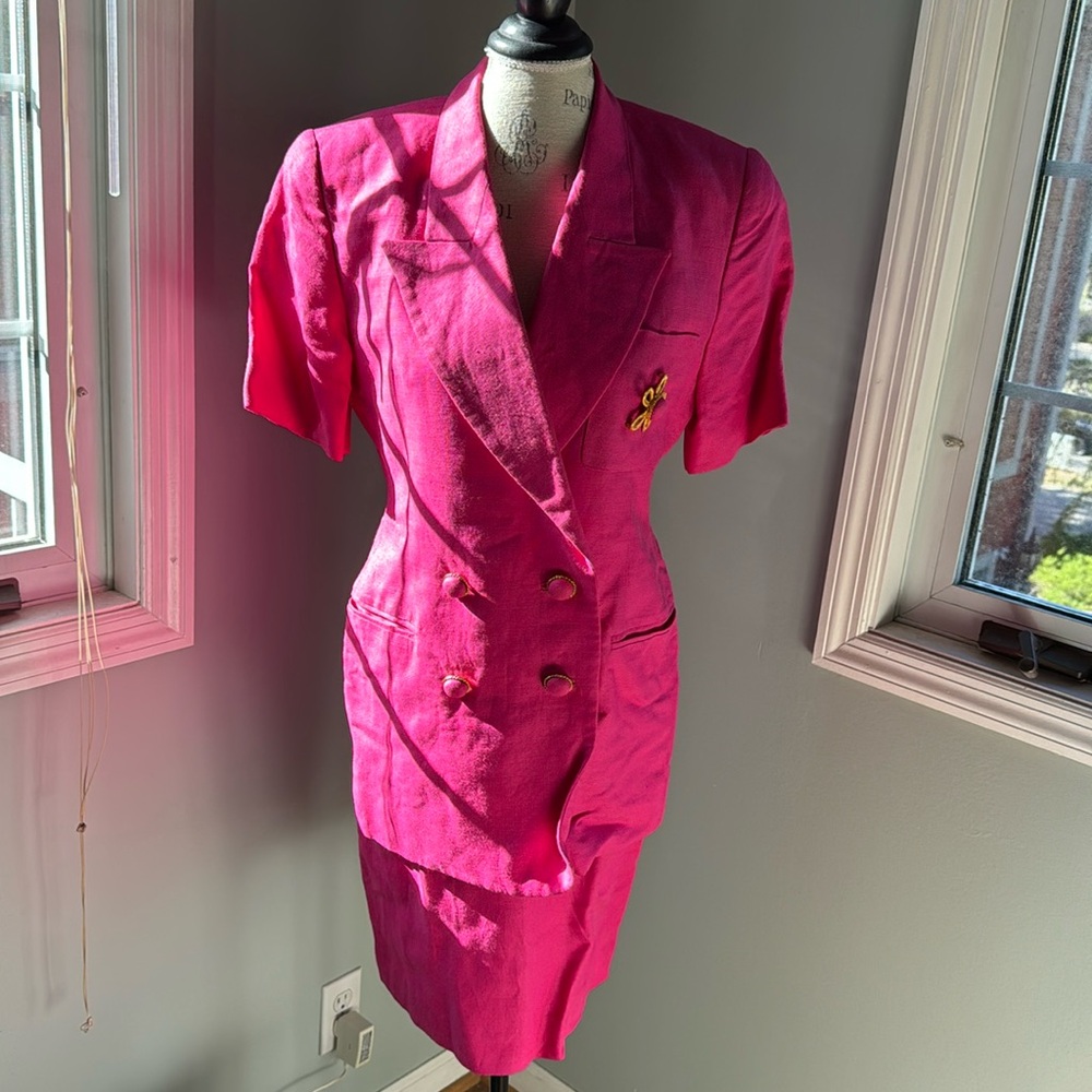 Vintage Gillian 80’s bright pink linen suit set w/original brooch EVC size 6 - Picture 2 of 15